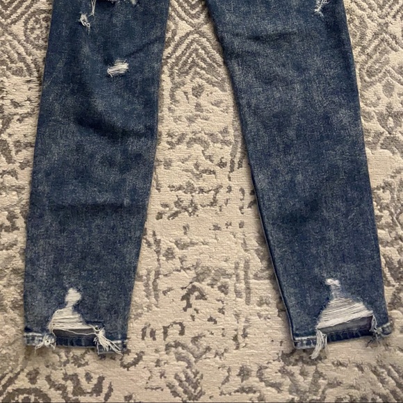 Hollister | Ripped Jeans | Medium-Dark Denim - Picture 7 of 7